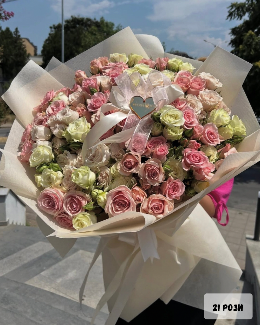 Букет микс - розови, нежнорозови и бели спрей рози № 126