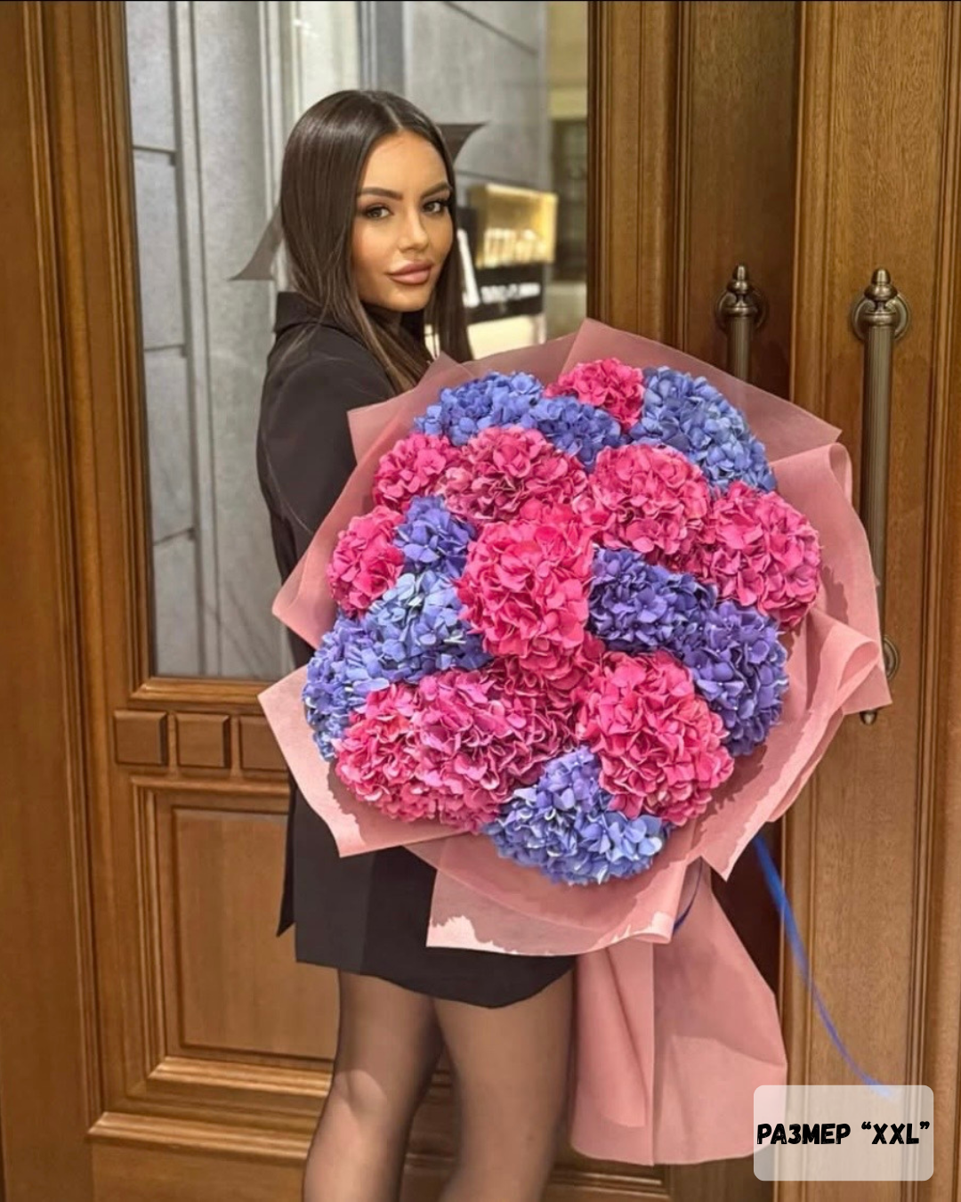 Букет от розови и сини хортензии № 548
